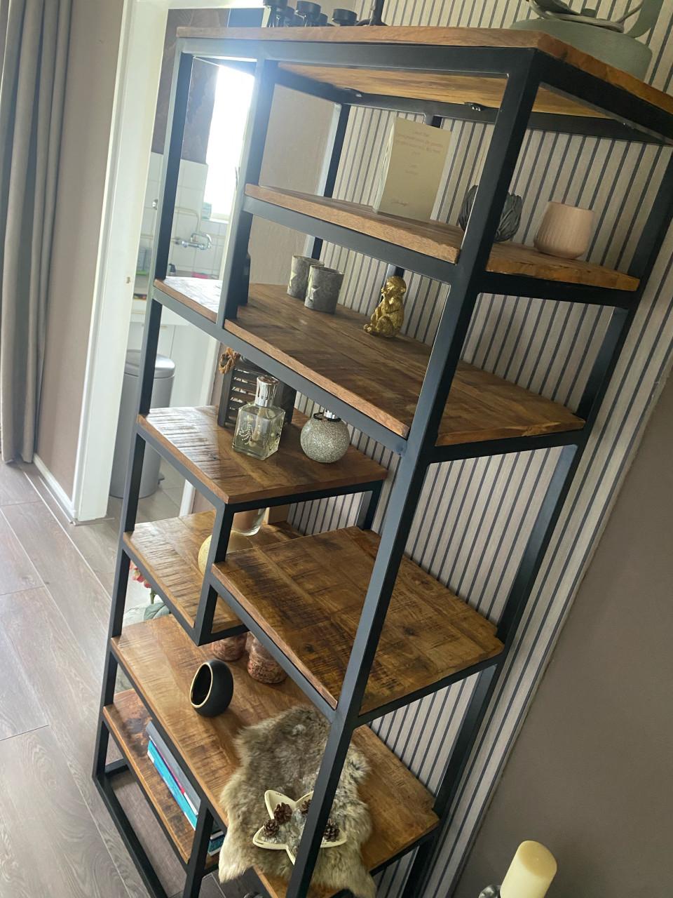 Mooie mangohouten kast