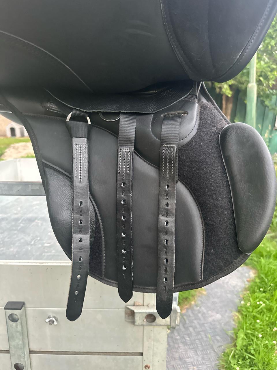 Thorowgood Veelzijdigheidszadel 17,5 inch.