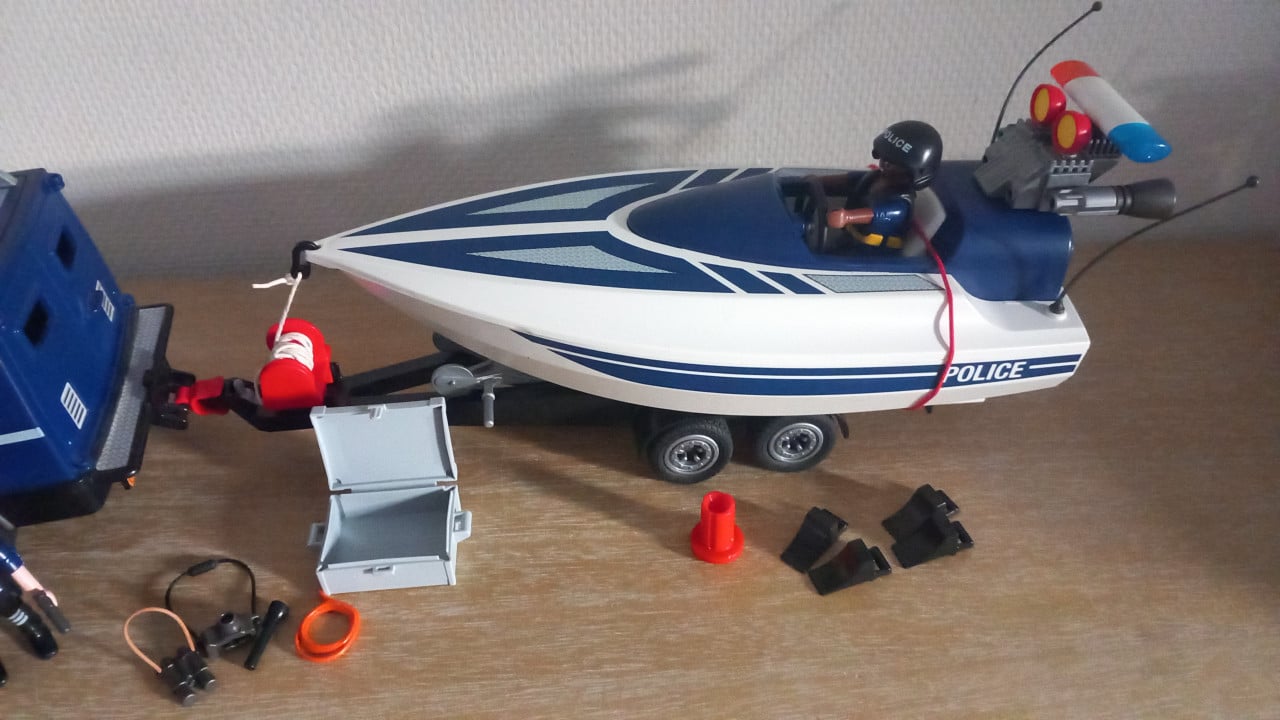Playmobil politieauto met trailler en boot setnr 5187