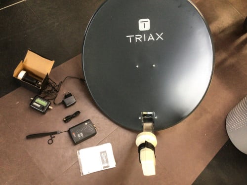 Bente-Satellietvinder en Triax Schotelantenne