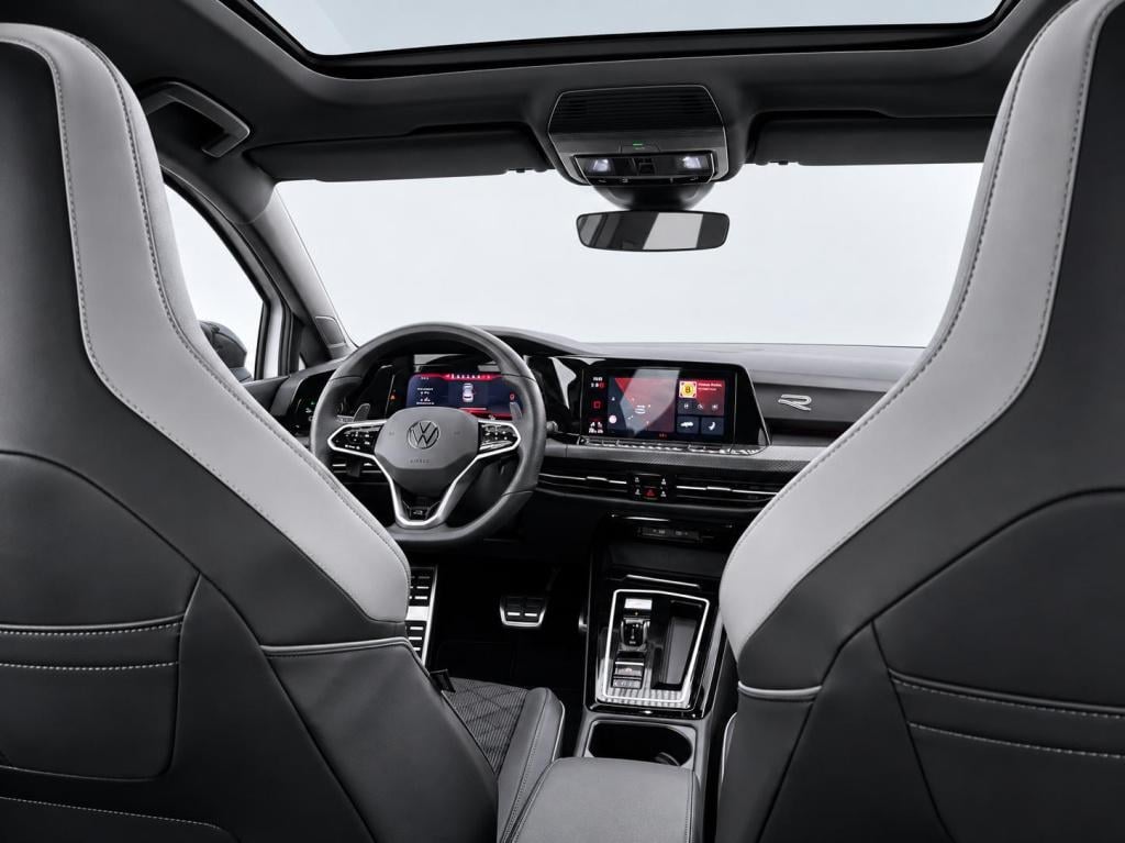 Volkswagen Golf 1.5 etsi r-line business | automaat | panoramadak | 19 inch