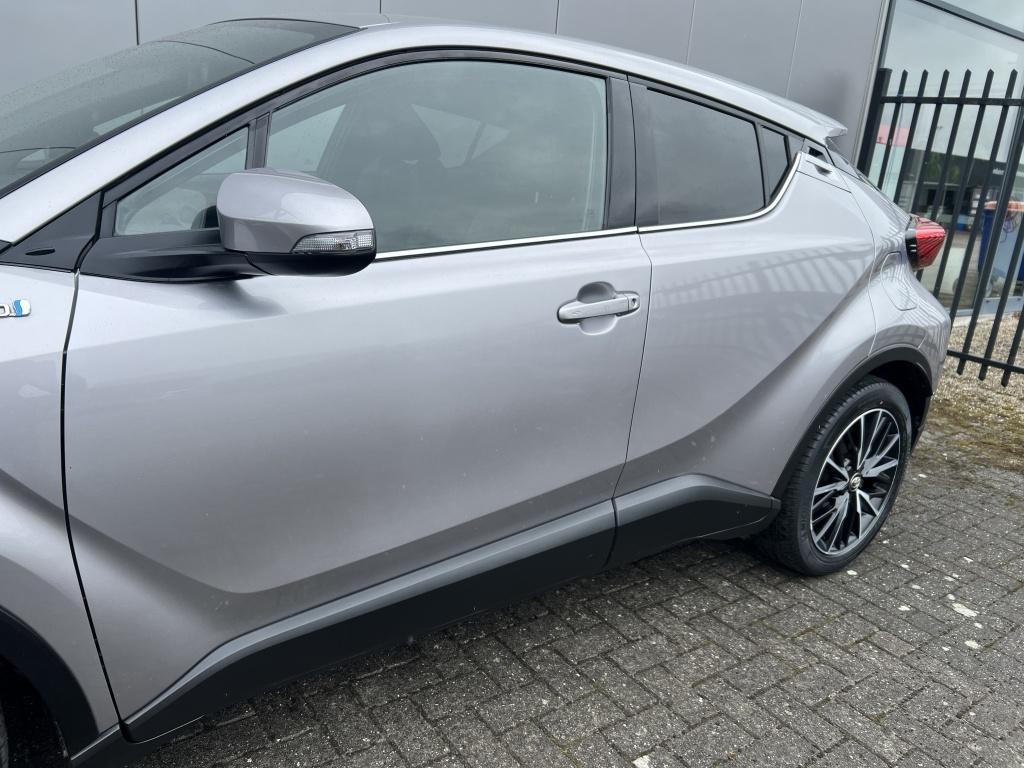 Toyota C-hr 1.8 hybrid executive | trekhaak |
