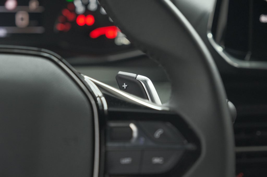 Peugeot 2008 puretech 130 eat8 active pack | parkeersensoren | apple carpla