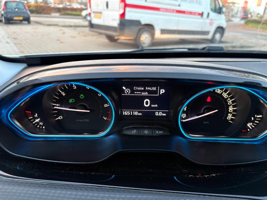 Peugeot 2008 1.2 puretech allure