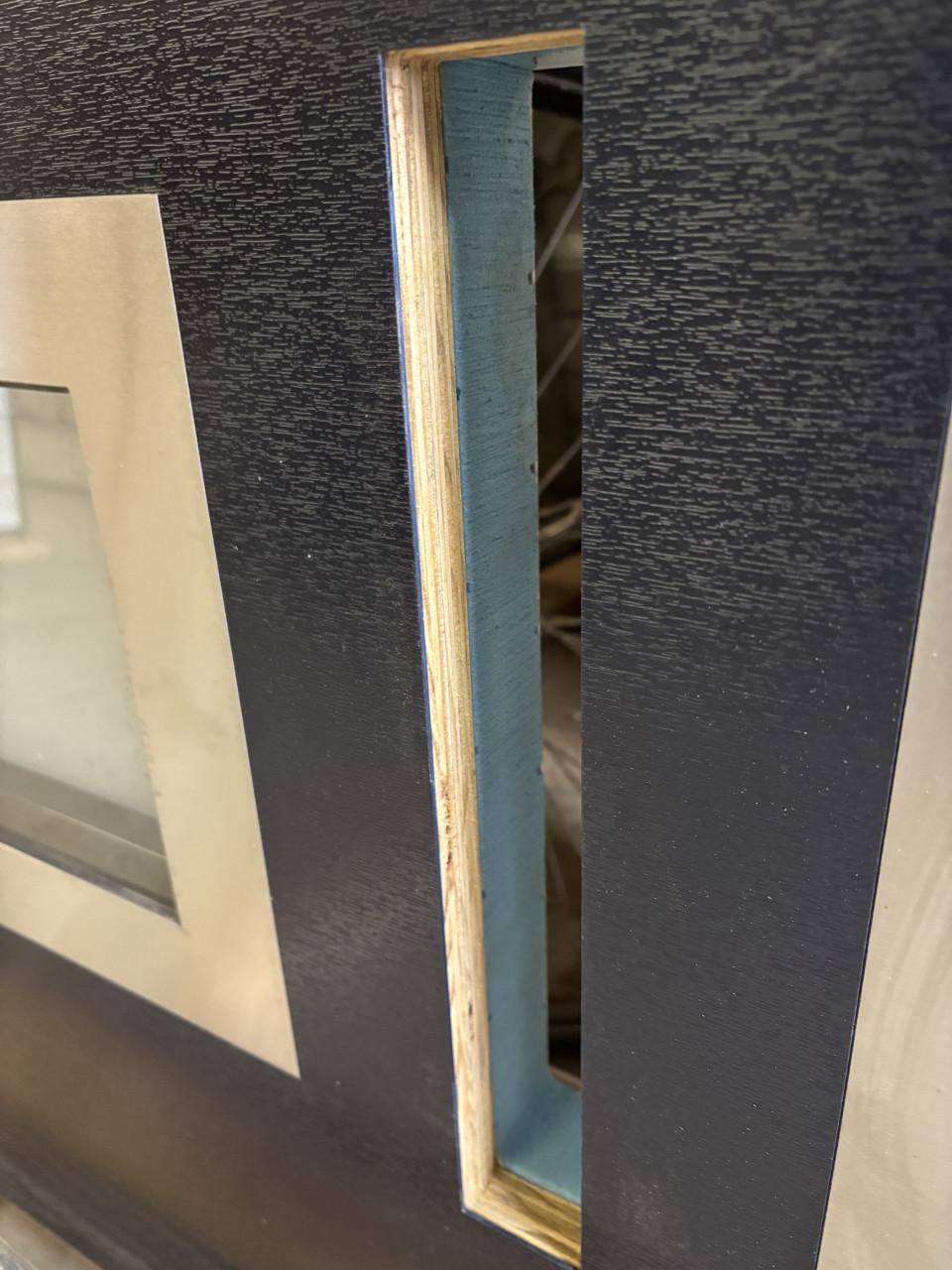 Nieuwe blauwe voordeur kunststof met rvs en raampjes