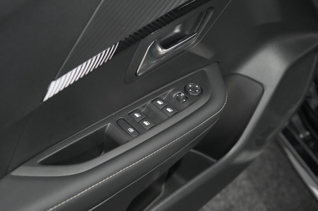 Peugeot 208 puretech 100 allure | 360 camera | dodehoekdetectie | navigatie