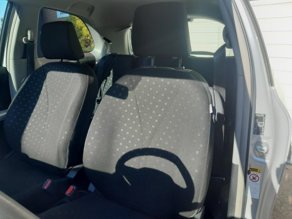 Toyota Yaris 1.3 vvti terra ---verkocht---
