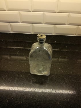 Glazen stopfles gegraveerd