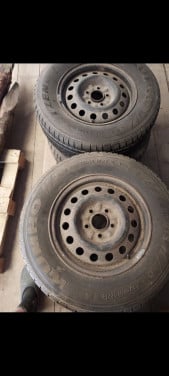 4xwinterbanden inclusief velg 215/70R15   102T
