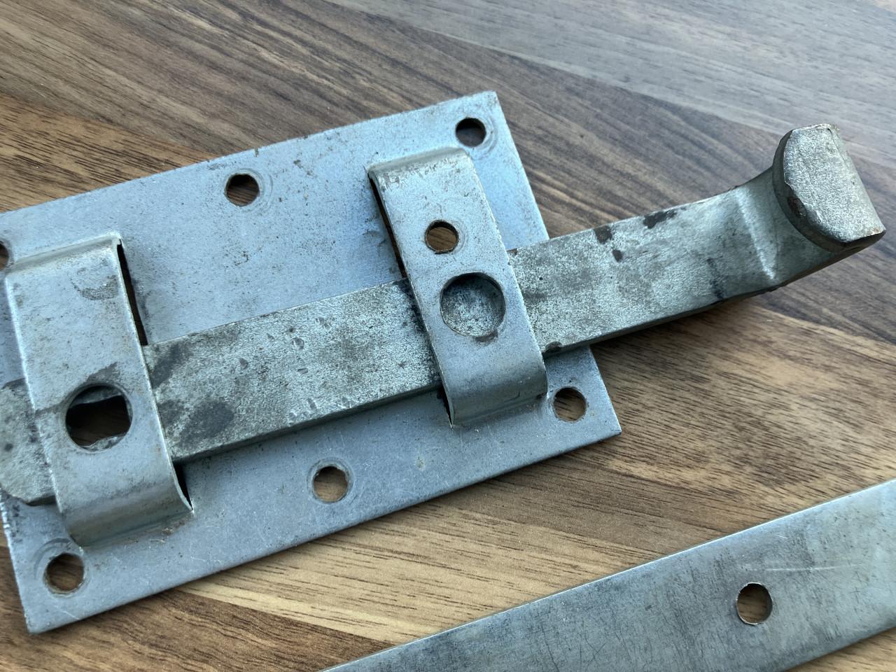 Poortgrendel cq. tuinhekgrendel incl. scharnieren