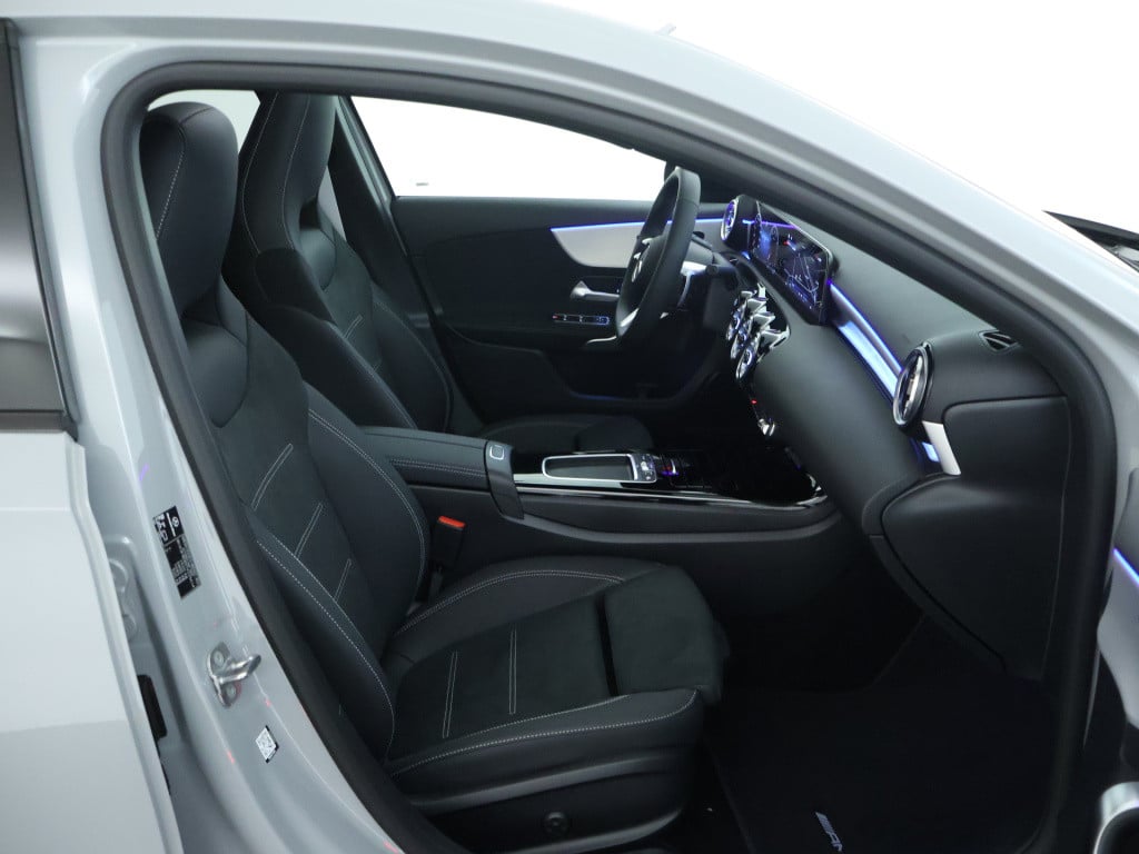 Mercedes-Benz A-Klasse 180 business solution amg | nightpakket | parkeerpak