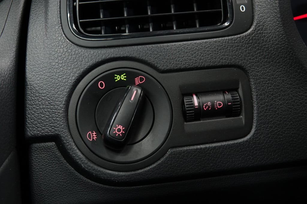 Volkswagen Polo 1.2-12v comfortline | stoelverw. | 17" | airco |