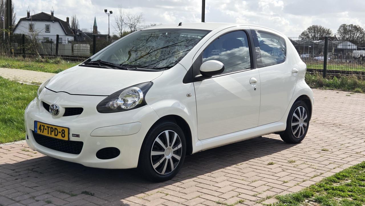 Aygo 1.0-12V Comfort Navigatie | 2012 | AIrco | 5-Deurs | NAP | APK 3-2027