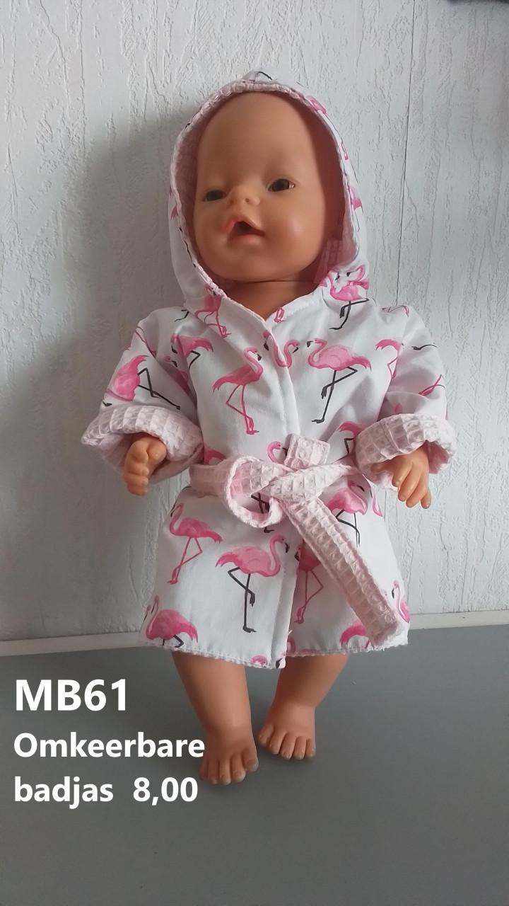 Poppenkleertjes baby born. Omkeerbare badjas . Opbrengst KiKa.