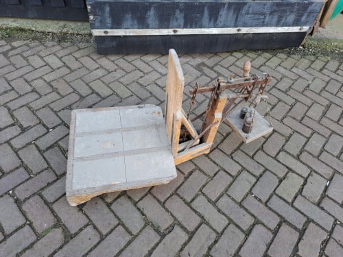 ANTIEKE BASCULE