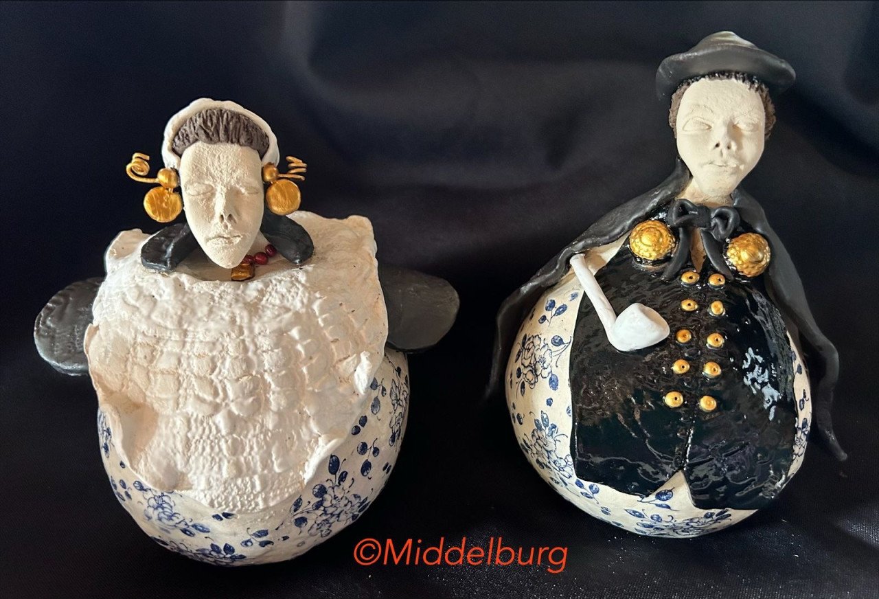 Zeeuwse Klederdracht in keramiek van Axel, Middelburg, Terneuzen