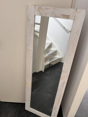 TE KOOP: Spiegel met houten lijst