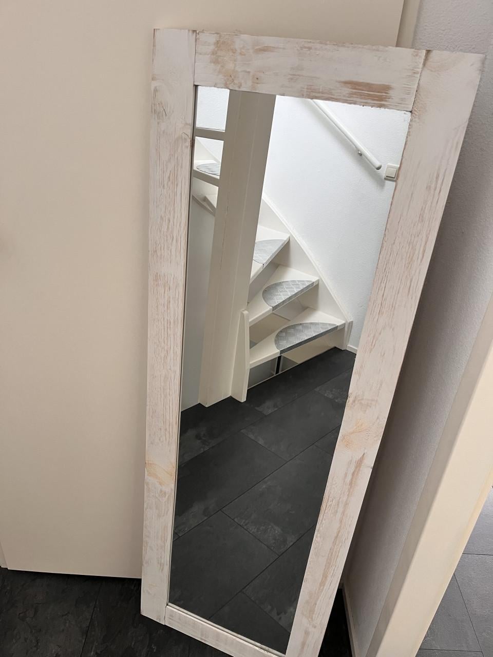 TE KOOP: Spiegel met houten lijst