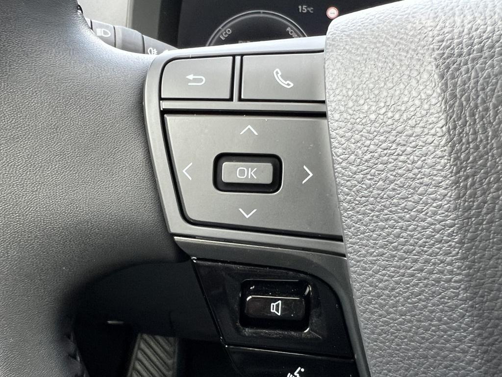 Toyota C-hr 1.8 hybr 140 first