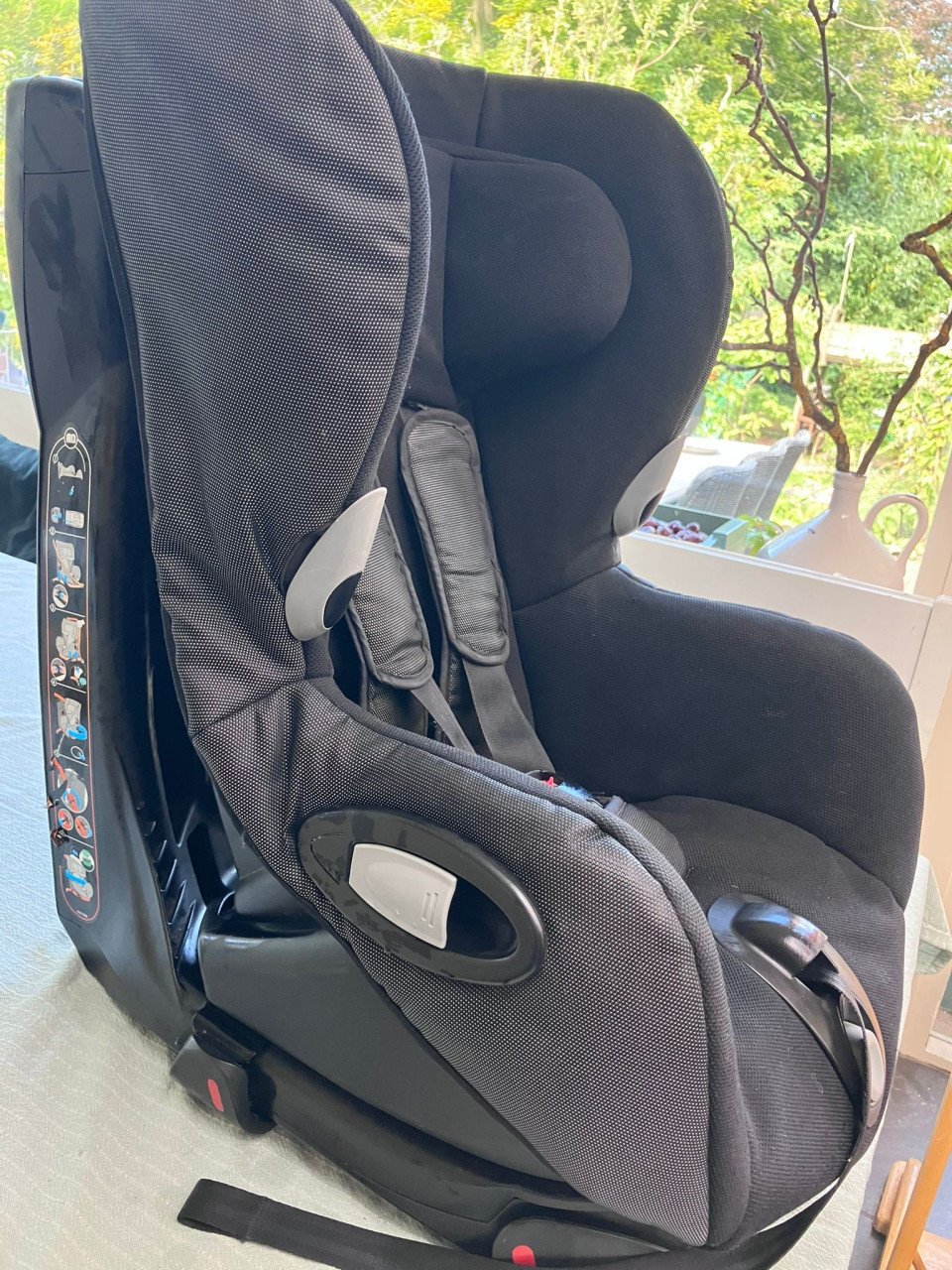 Maxi Cosi Axxis Draaibare Autostoel gordel bevestiging