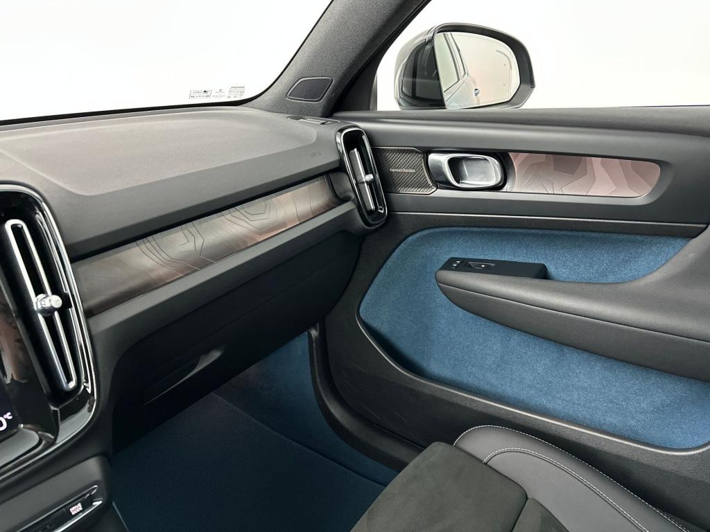 Volvo XC40 t5 262pk recharge ultimate dark | adap.cruise| pano| trekhaak| c