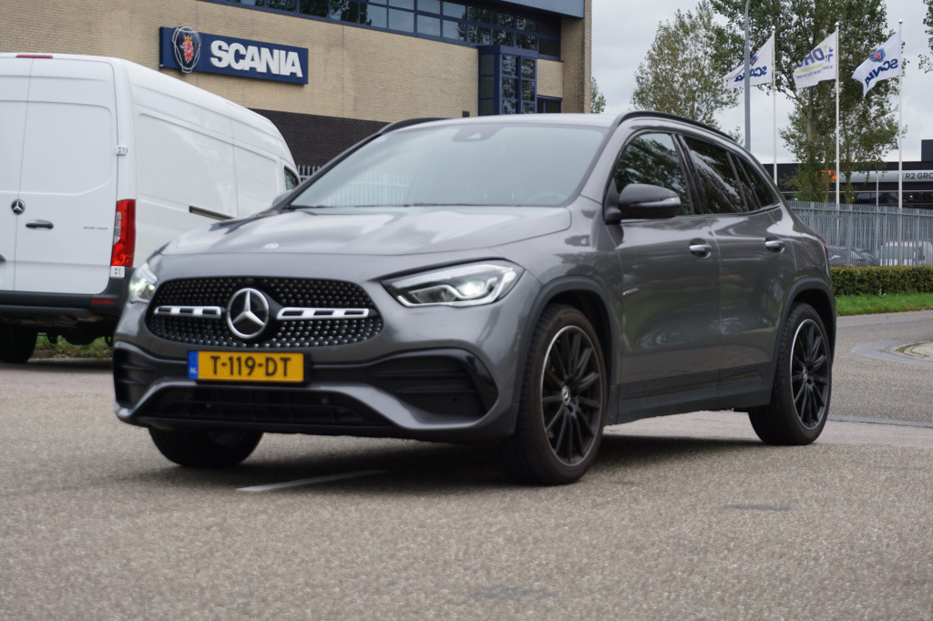 Mercedes-Benz Gla-klasse 180 amg line l automaat i achteruitrij camera l te
