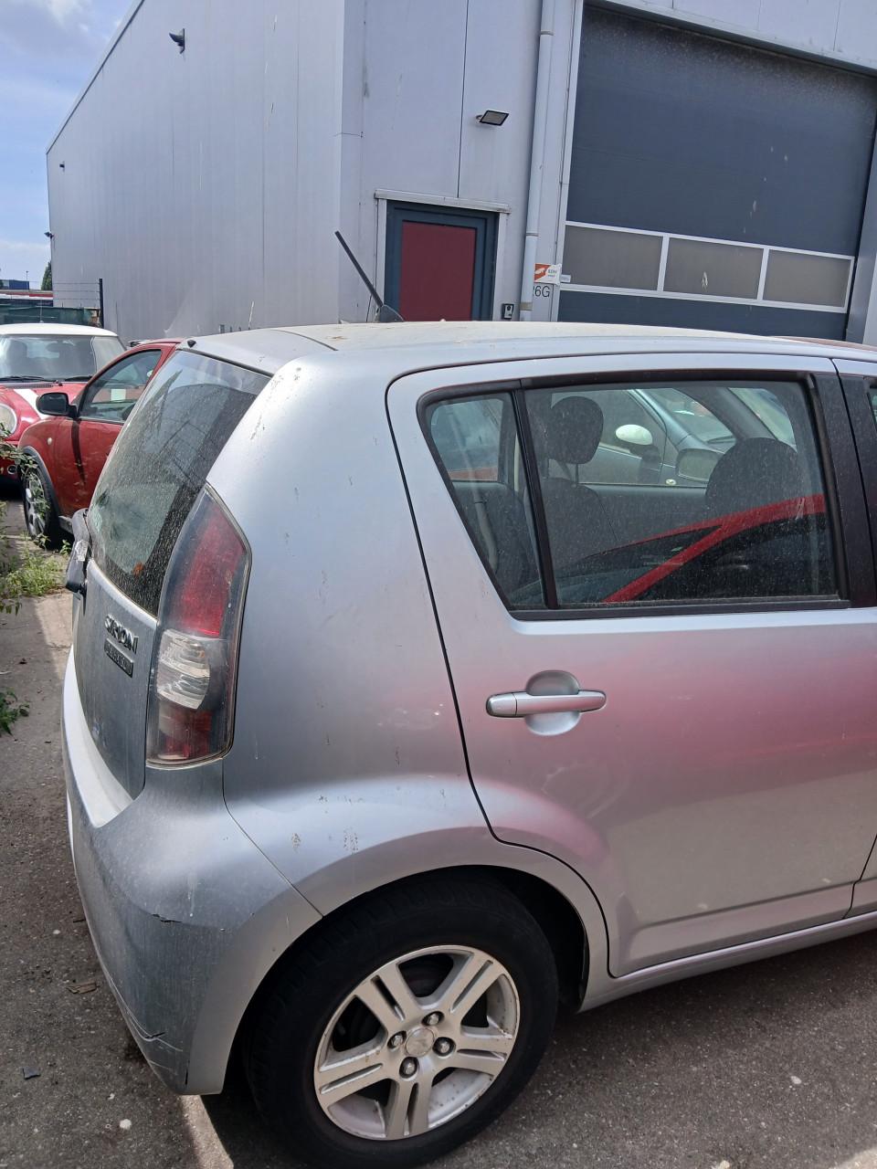 Daihatsu Sirion 1.0-2005- 5deurs-stuurbekr-el.ramen-L.M. velg-nw.apk-1400,=