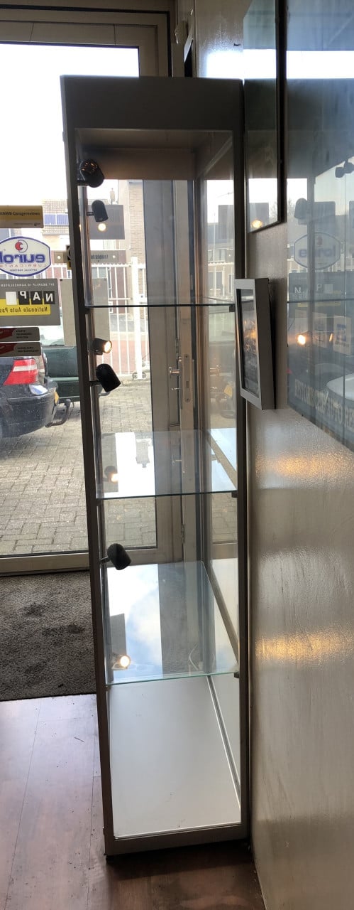 Mooie Alfa Romeo Accessori glazen vitrinekast