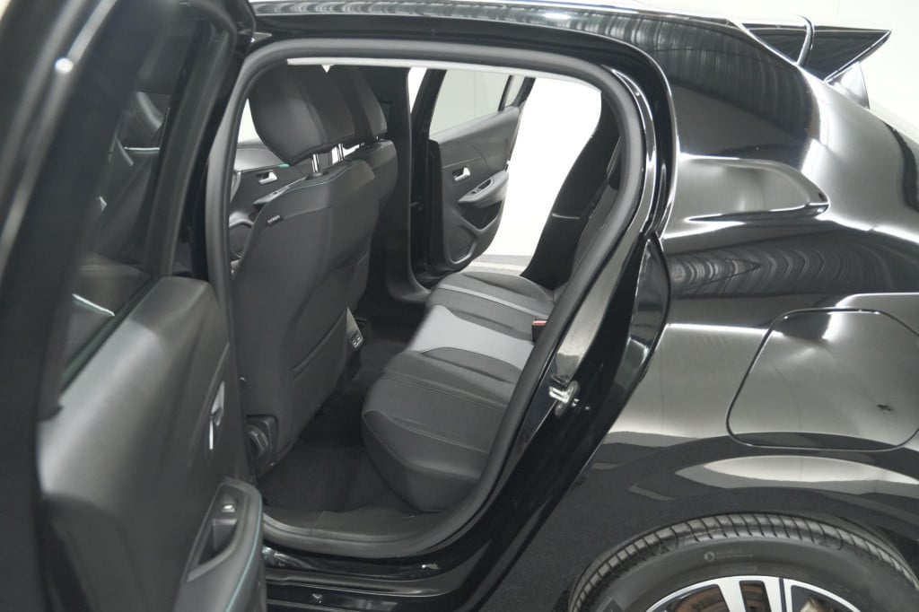 Peugeot 208 puretech 100 allure pack | camera | apple carplay | stoelverwar