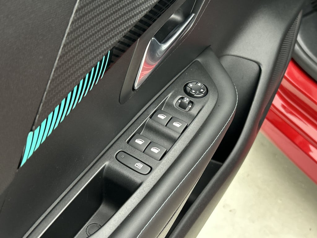 Peugeot 208 100 pk allure pack | rijklaar | camera achter | keyless | 3d co