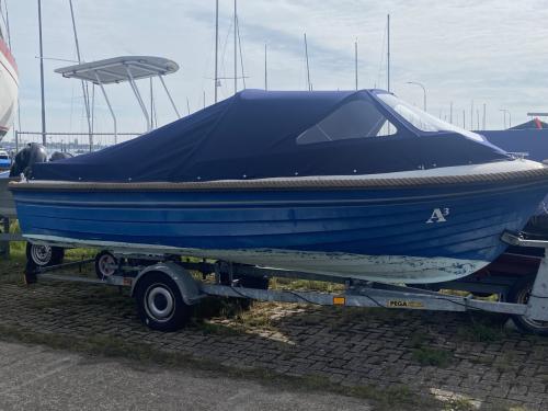 Leuke sloep, inclusief trailer, Mercury 9,9 pk motor en kussens te koop