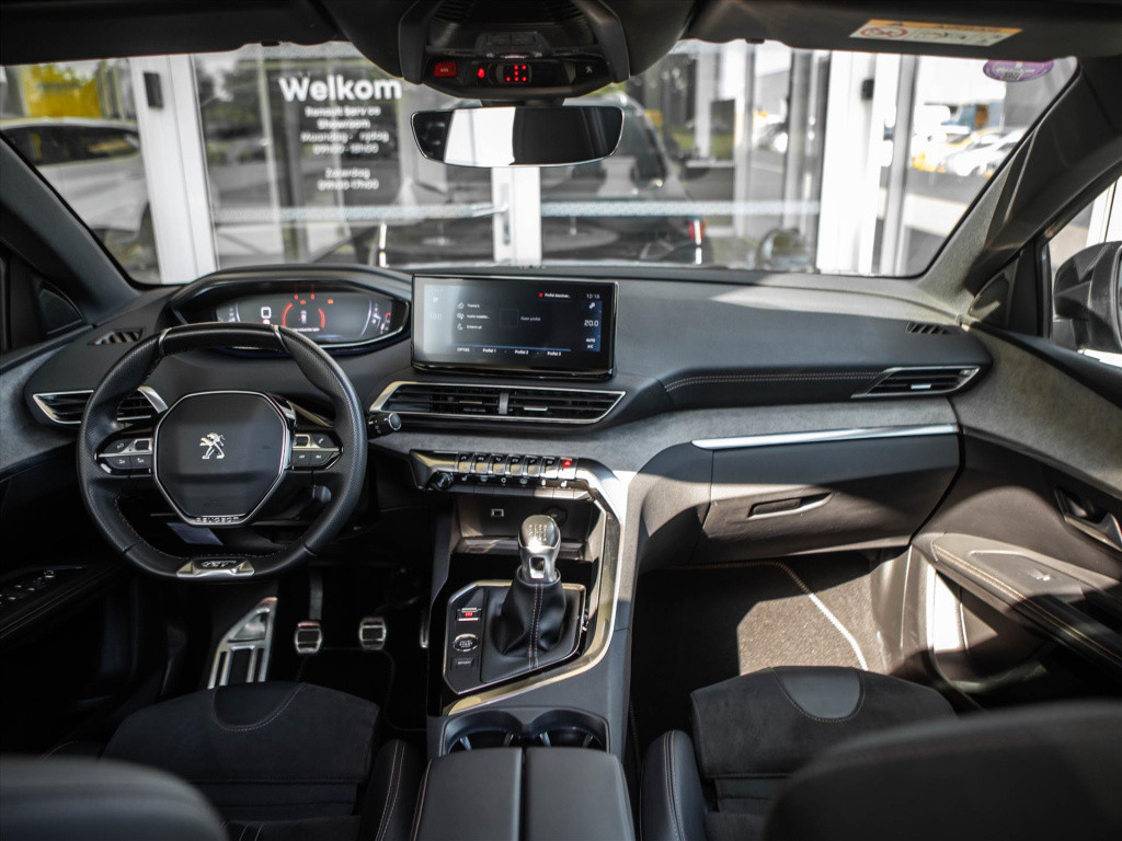 Peugeot 5008 puretech 130pk gt | panoramadak | trekhaak | stoelverwarming |