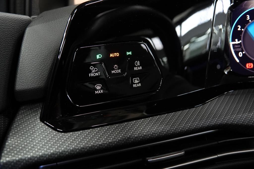 Volkswagen Golf r-line 1.5 etsi r-line | pano | iq-lights | acc | led |