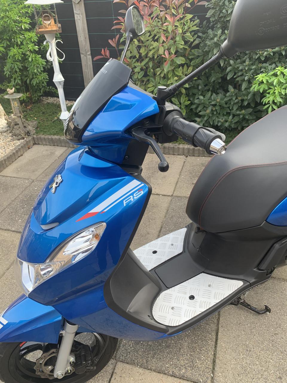 Scooter Peugeot Kisbee