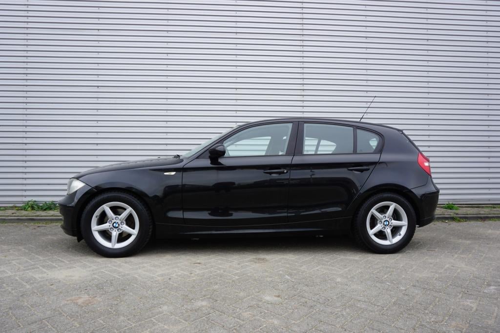 BMW 1 Serie 116i airco / elektr. ramen / parkeers. / lm velgen / apk t/m 09
