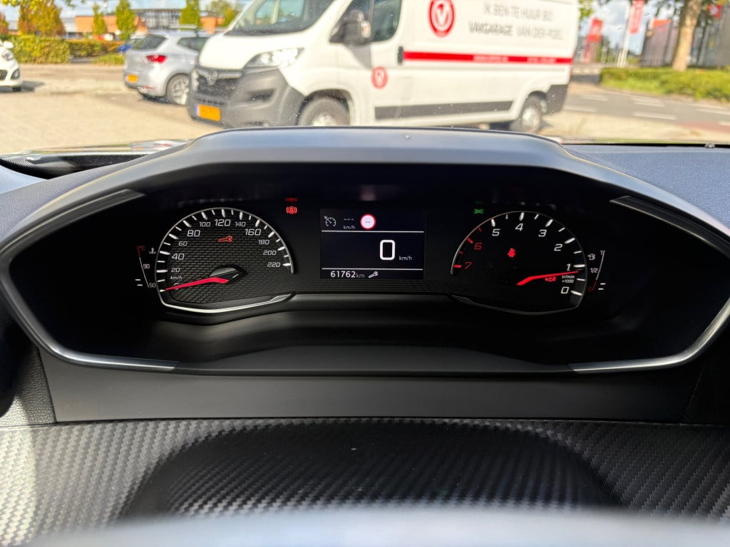 Peugeot 2008 1.2 puretech blue lease active