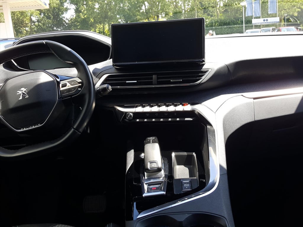 Peugeot 3008 1.2 puretech 130pk s&s eat8 allure | navi | bt | applecarplay&