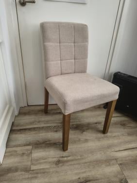 Prachtige beige, ecru eetkamerstoel, zithoogte 45 centimeter