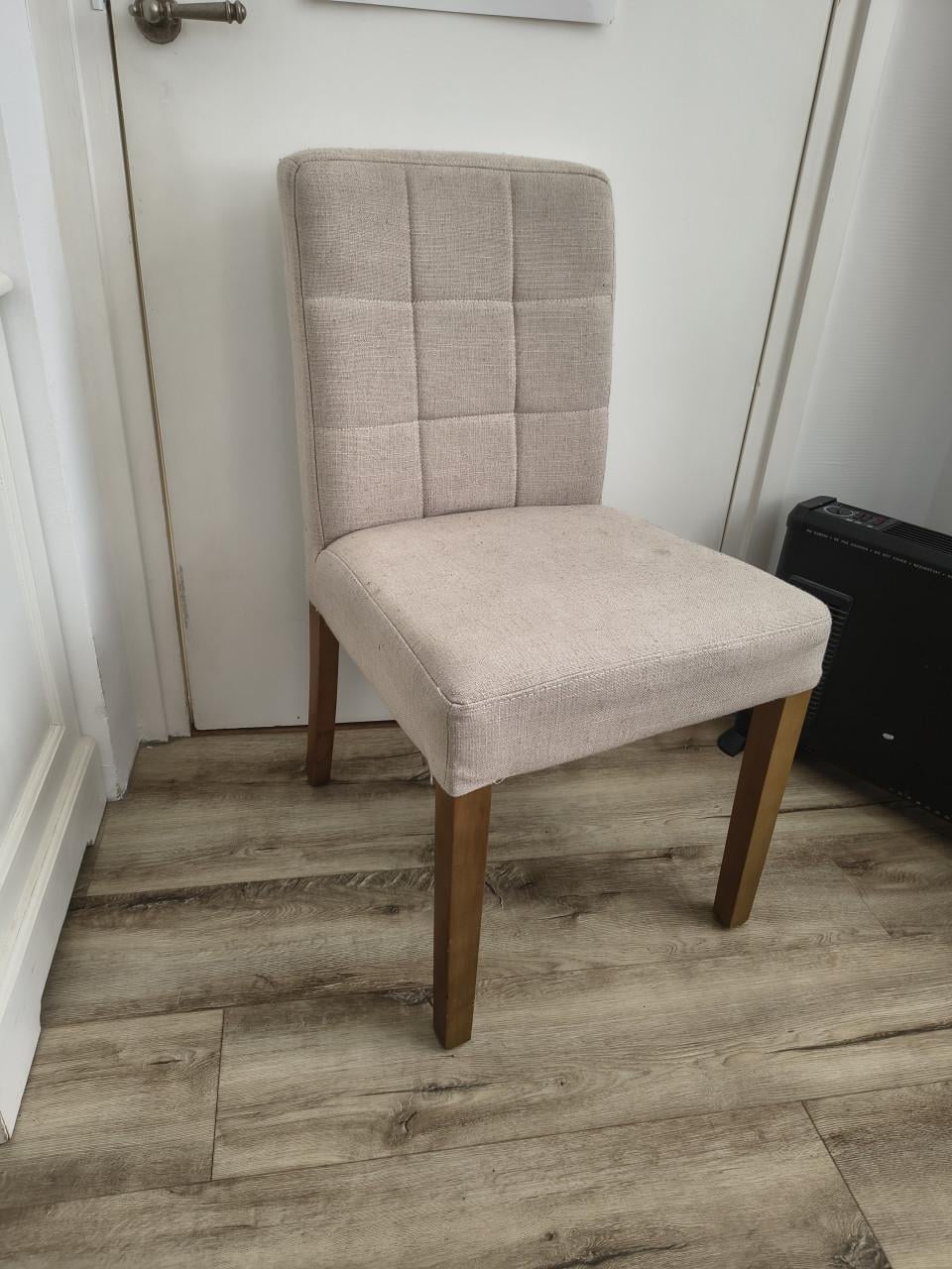 Prachtige beige, ecru eetkamerstoel, zithoogte 45 centimeter