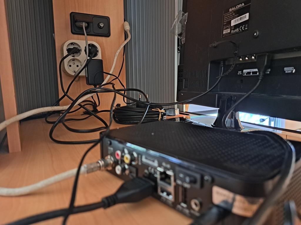 Te koop canaldigitaal schotelst met sateliet zoeker