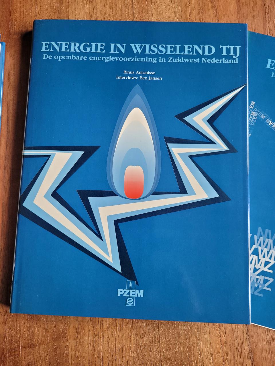 Boeken over water/tij ( Delta Nutsbedrijven)