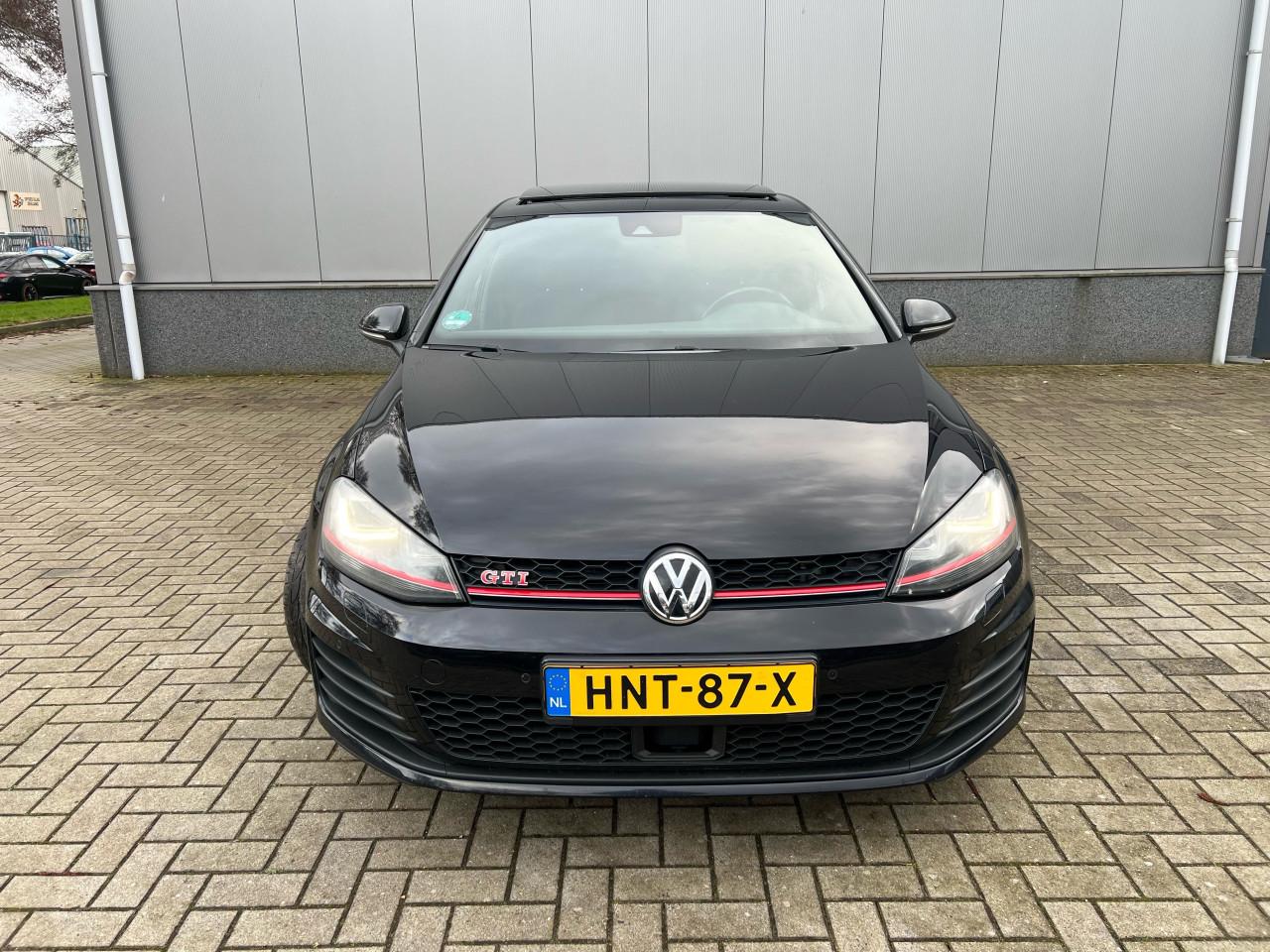 Volkswagen Golf 2.0TSI GTI Perfomance