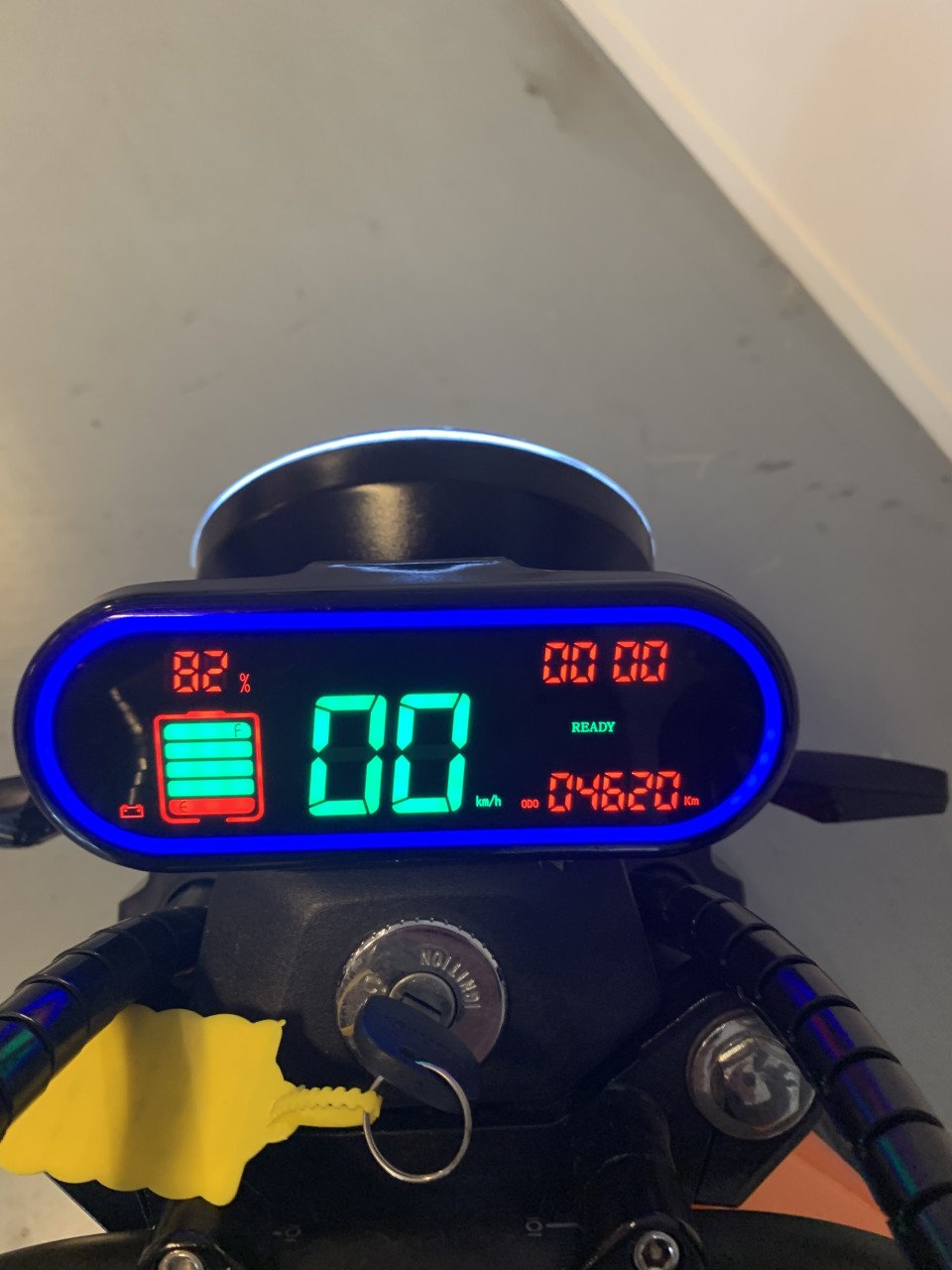 MIKU MAX 25KM NU 895,= RIJKLAAR