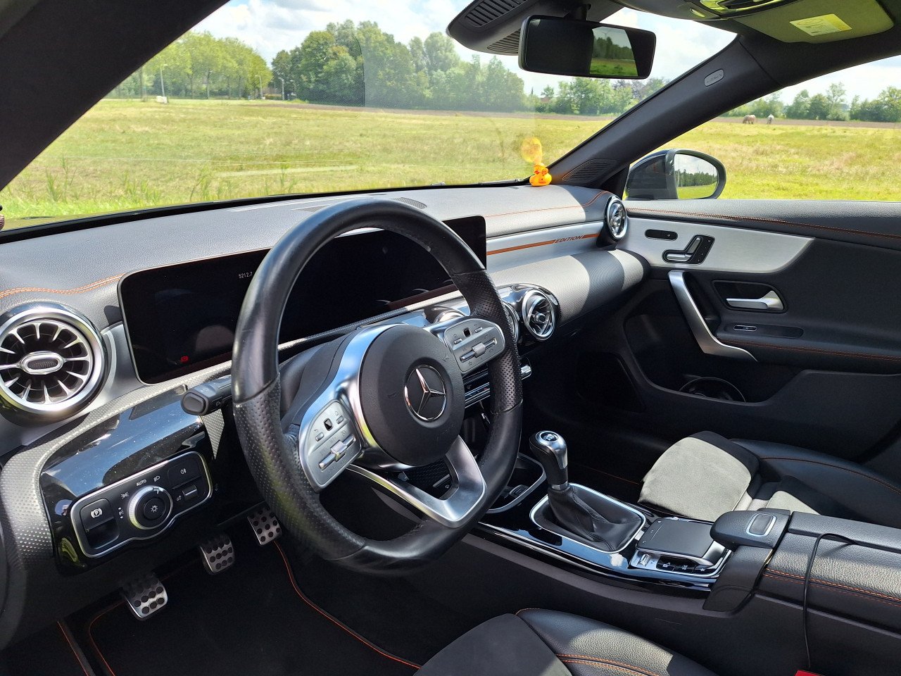 Mercedes cla orange edition