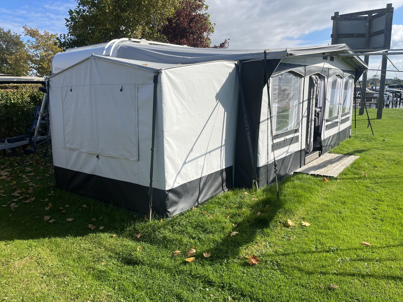 Hobby KMFE 560 Ahorn de luxe met Gusto 4-seizoenen voortent